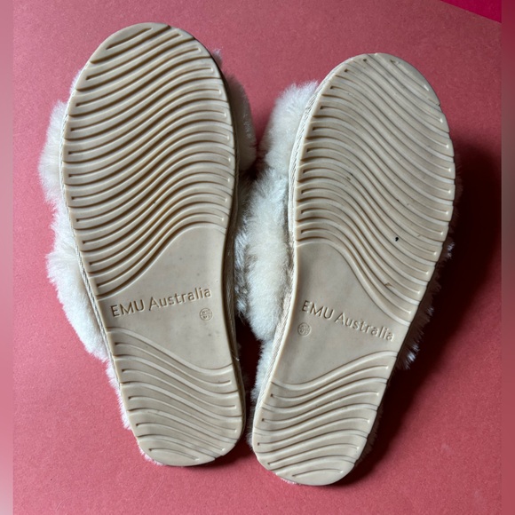 Emu fuzzy slippers - women’s 10 - Picture 2 of 4